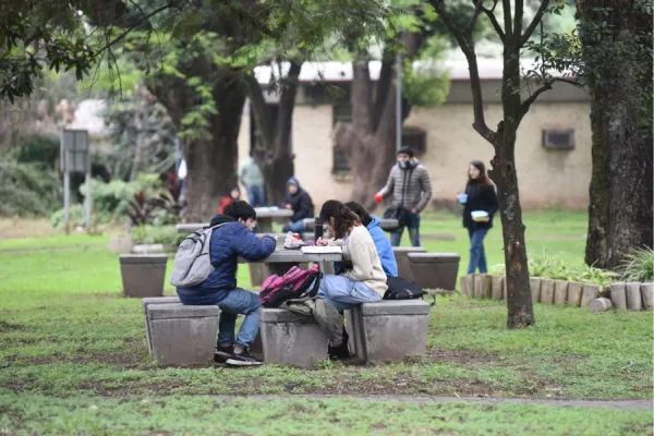 600x400_de-la-facet-a-salerno-facultad-ciencias-exactas-tecnologia-brindara-diez-becas-para-estudiantes-ingenieria-1035362-152635